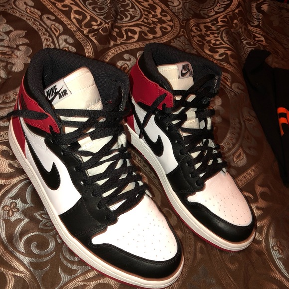 selling jordan 1